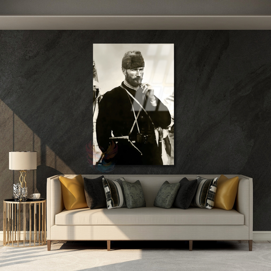 Genç Atatürk Siyah Beyaz Cam Tablo Dikey Duvar Dekoru Ev Ofis Tablo Modeli