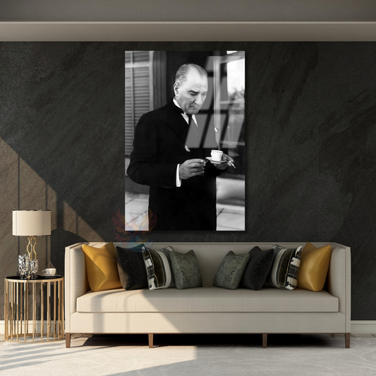 Dikey Cam Tablo Kahve İçen Atatürk Görseli Duvar Tablosu Ev Ofis Dekoru