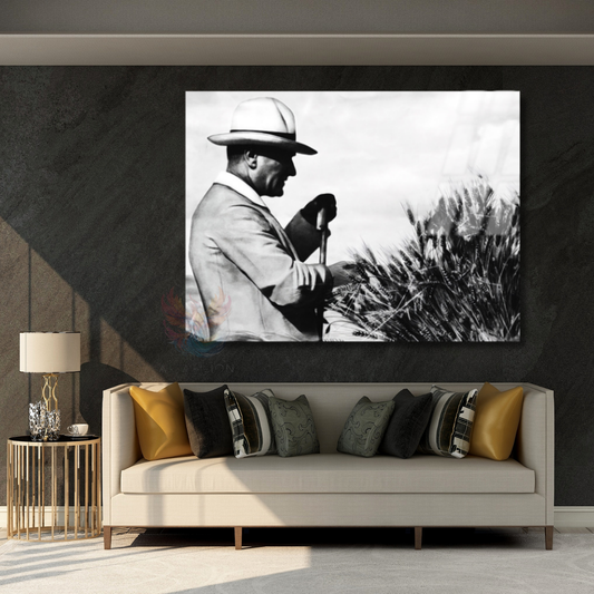 Atatürk Cam Tablo Atatürk Tarlada Görseli Duvar Tablosu Yatay Tablo Ev Ofis Dekoru