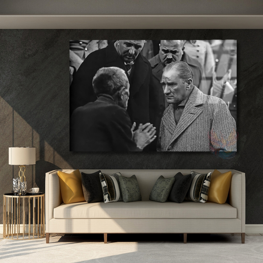 Atatürk ve Halk Temalı Siyah Beyaz Cam Tablo Modeli Yatay Duvar Tablosu