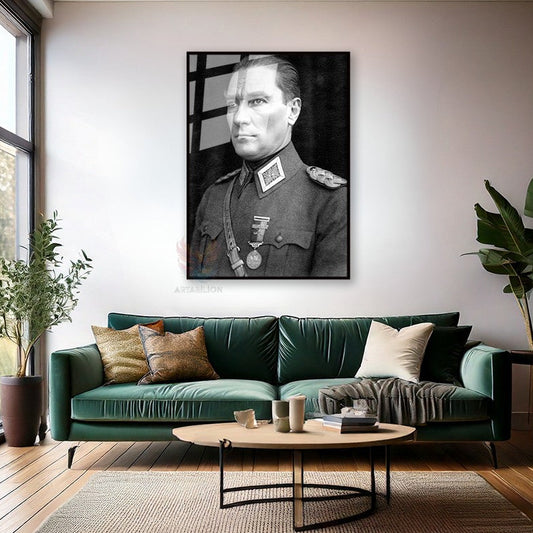 Siyah Beyaz Uniformalı Atatürk Portresi Kemal Atatürk Metal Çerçeveli Cam Tablo Ev Ofis Dekoru