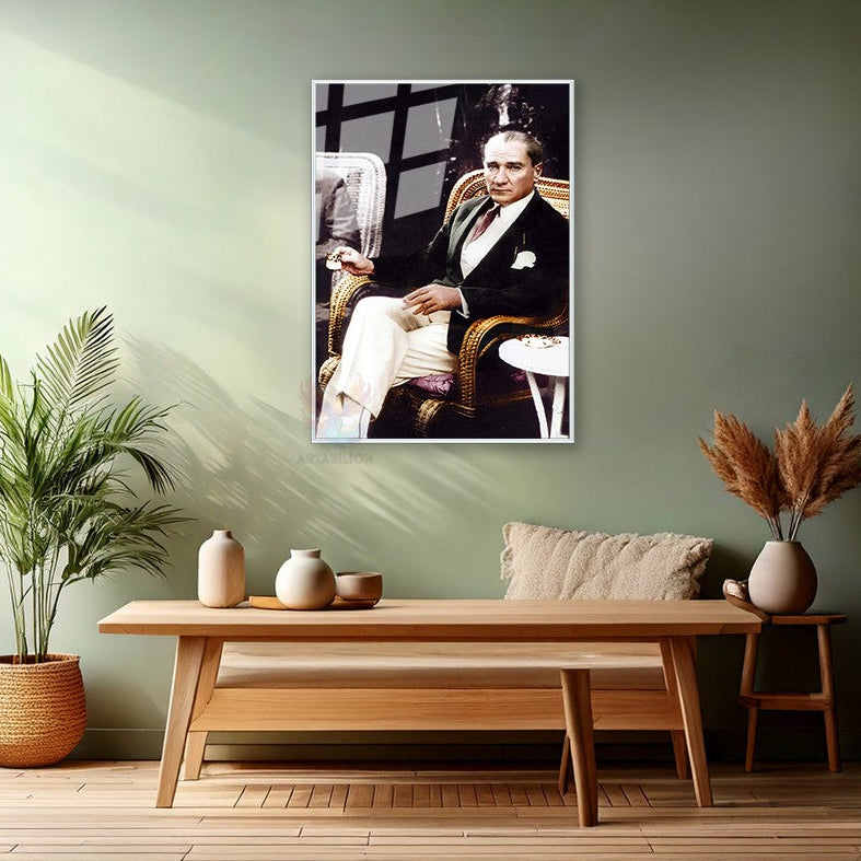 Kahve İçen Atatürk Görseli Renkli Metal Dikey Çerçeveli Cam Tablo