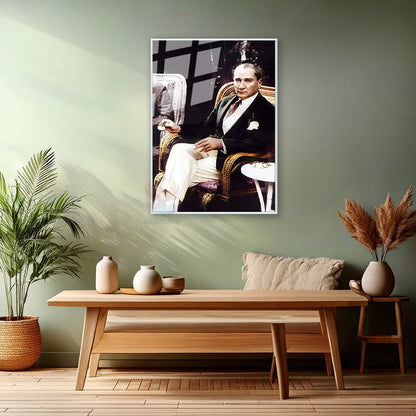 Kahve İçen Atatürk Görseli Renkli Atatürk Tablosu Dikey Metal Çerçeveli Cam Ev Ofis Tablosu
