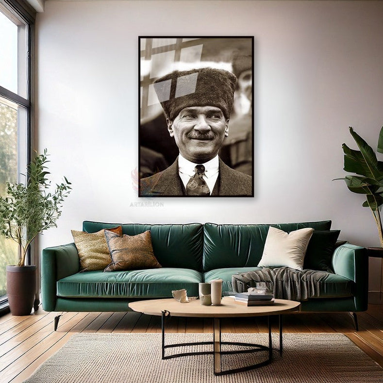 Mustafa Kemal Atatürk Siyah Beyaz Tablo Metal Çerçeveli Cam Tablo Modeli Hd Baskı Duvar Tablosu