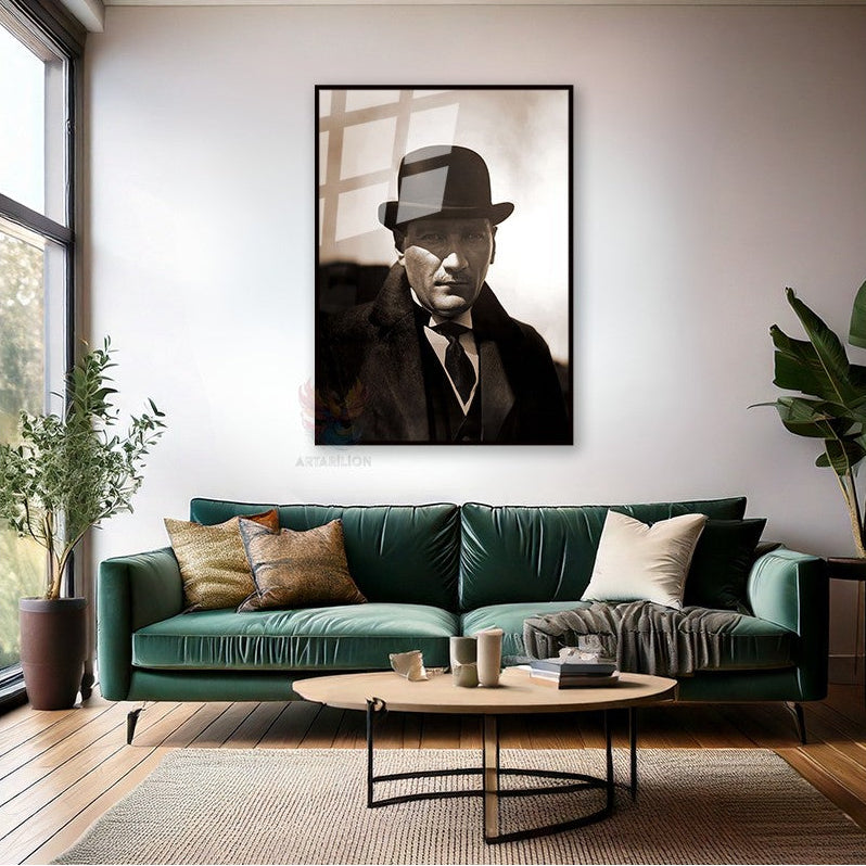 Şapkalı Atatürk Görseli Metal Dijital Baskı Çerçeveli Cam Tablo