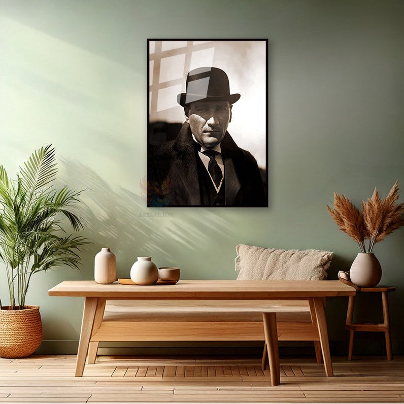 Şapkalı Atatürk Görseli Metal Dijital Baskı Çerçeveli Cam Tablo