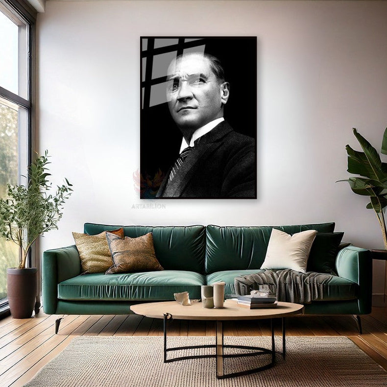 Siyah Beyaz Atatürk Görseli Metal Modeli Çerçeveli Cam Tablo