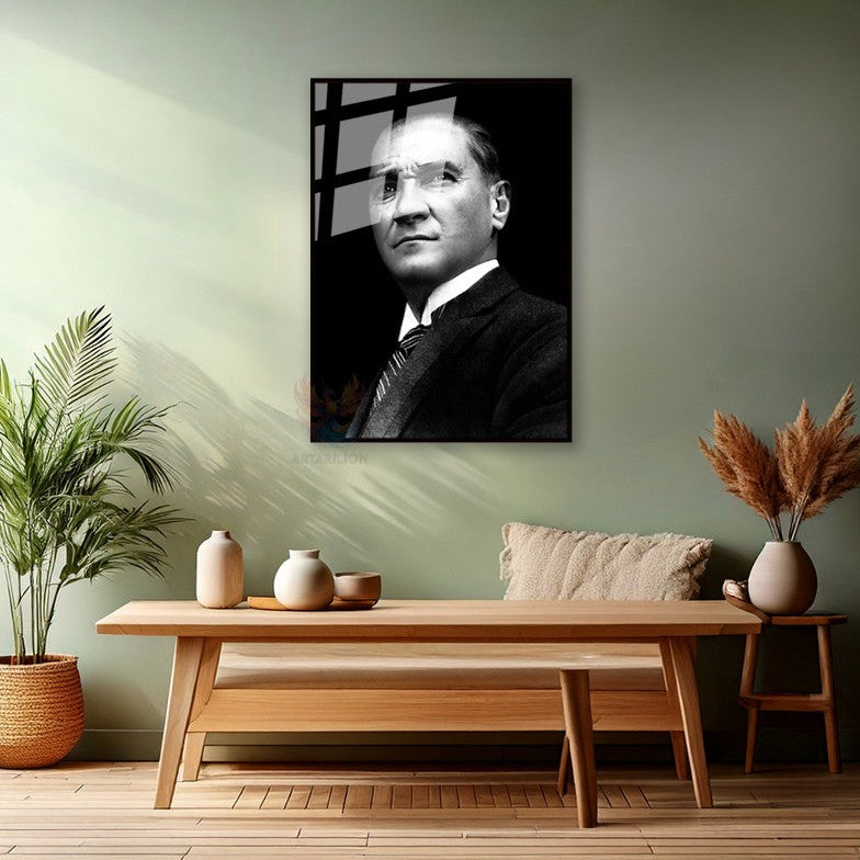 Siyah Beyaz Atatürk Görseli Metal Modeli Çerçeveli Cam Tablo