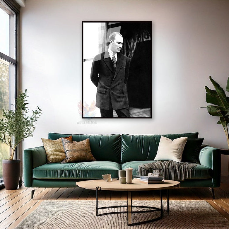 Kemal Atatürk Metal Siyah Beyaz Duvar Dikey Çerçeveli Cam Tablo