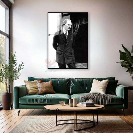 Kemal Atatürk Metal Çerçeveli Cam Tablo Siyah Beyaz Atatürk Tablosu Dikey Duvar Tablo Ev Ofis Dekoru