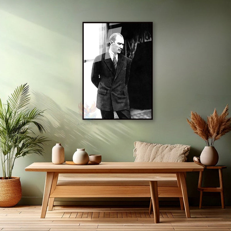 Kemal Atatürk Metal Siyah Beyaz Duvar Dikey Çerçeveli Cam Tablo