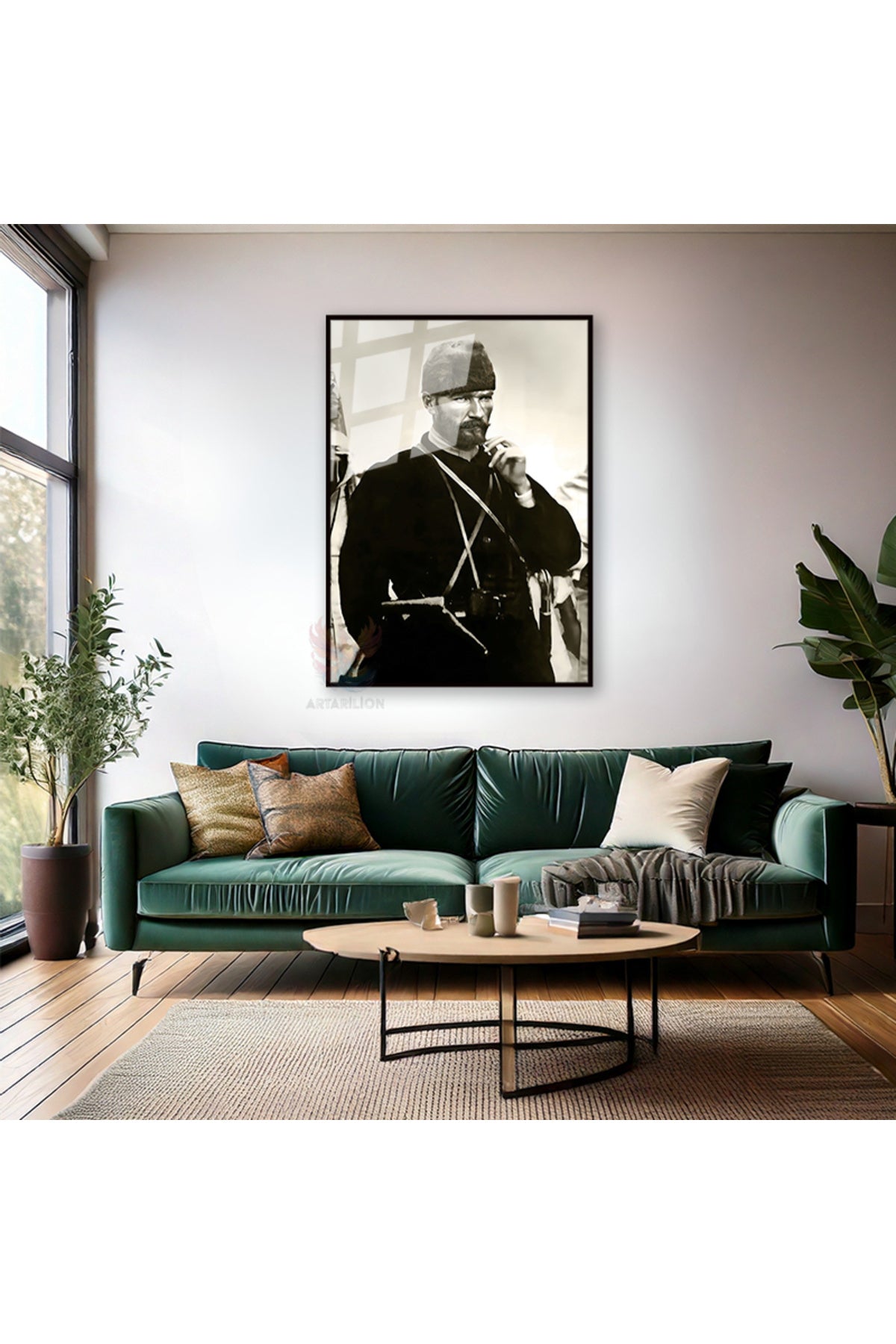 Genç Atatürk Siyah Beyaz Metal Modeli Dikey Çerçeveli Cam Tablo