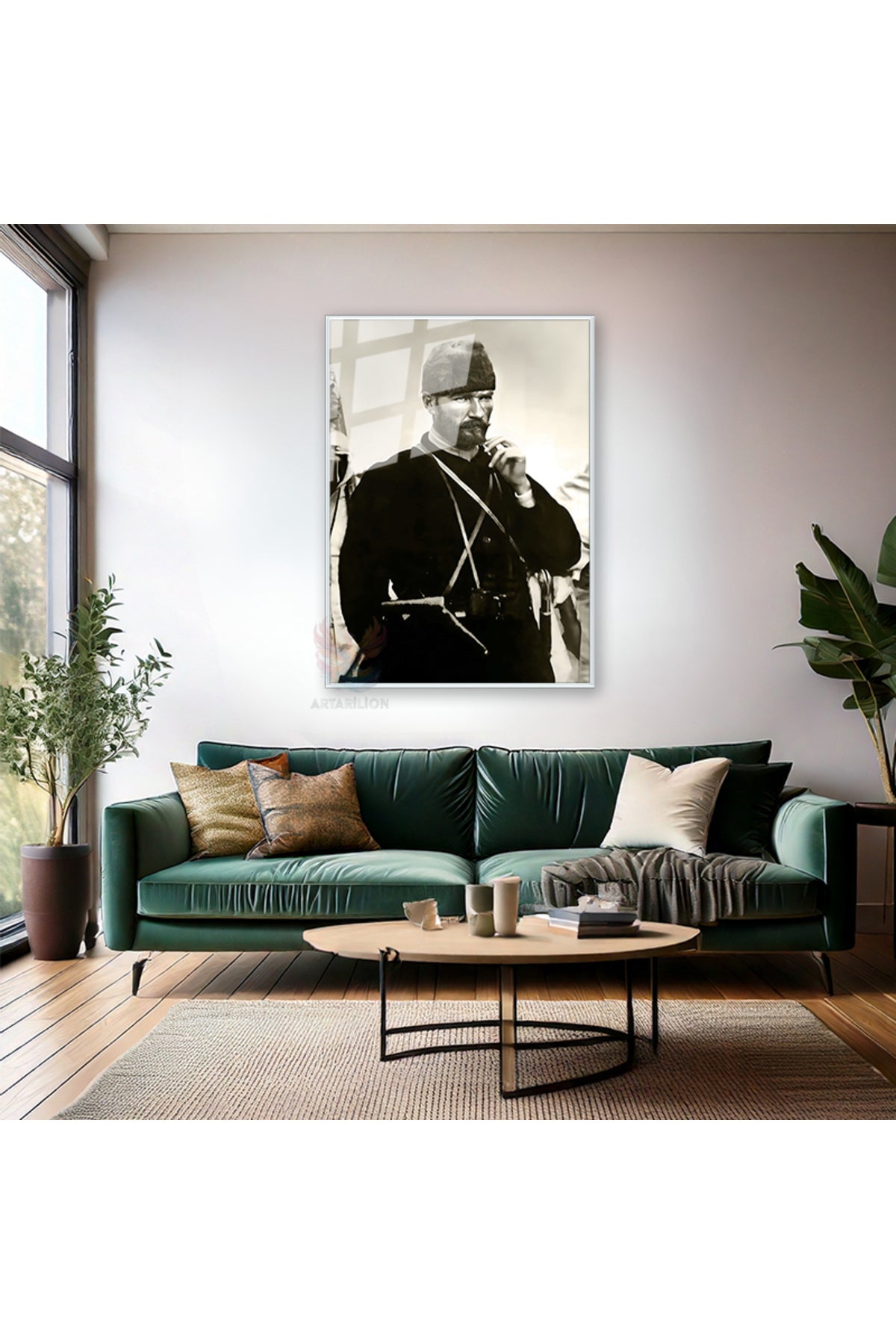 Genç Atatürk Siyah Beyaz Metal Modeli Dikey Çerçeveli Cam Tablo
