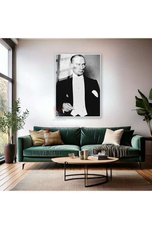 Siyah Beyaz Karizmatik Atatürk Görseli Metal Çerçeveli Cam Tablo Dikey Duvar Tablosu Ev Ofis Dekoru