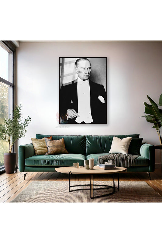 Siyah Beyaz Karizmatik Atatürk Görseli Metal Çerçeveli Cam Tablo Dikey Duvar Tablosu Ev Ofis Dekoru
