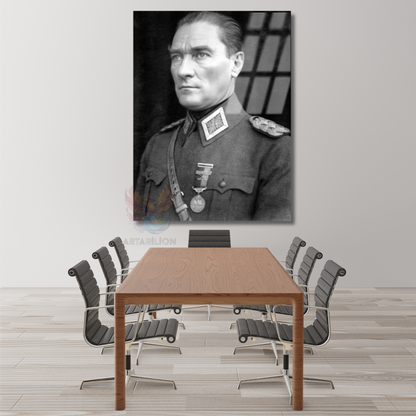 Siyah Beyaz Uniformalı Atatürk Portresi Mustafa Kemal Atatürk Cam Tablo Modeli Ev Ofis Dekoru