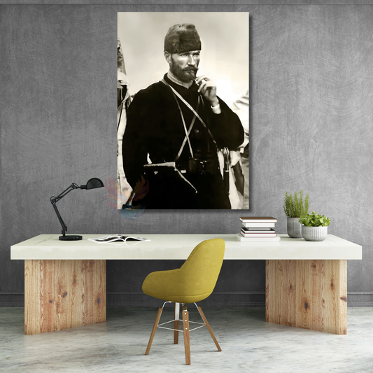 Genç Atatürk Siyah Beyaz Kanvas Tablo Dikey Duvar Dekoru Ev Ofis Tablo Modeli
