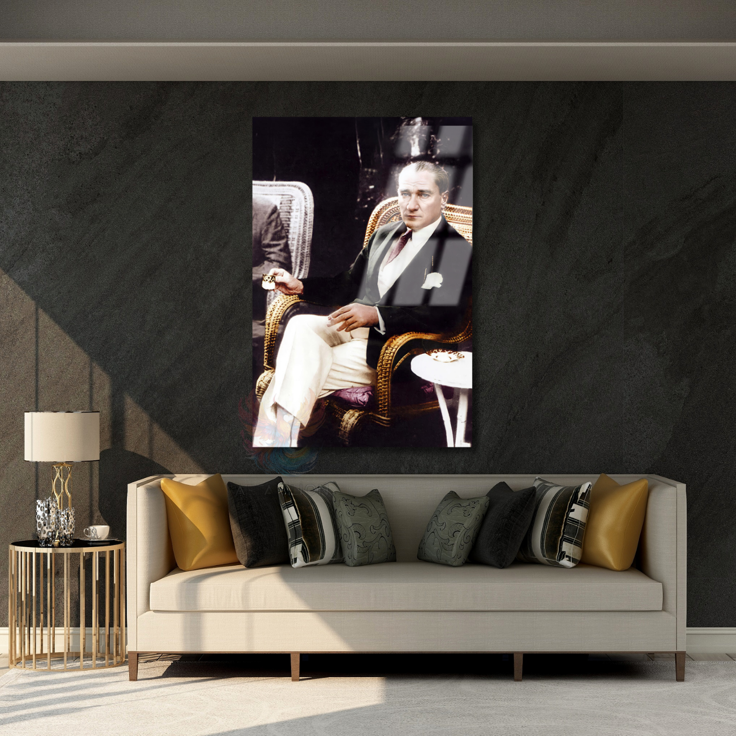 Kahve İçen Atatürk Görseli Renkli Dikey Cam Tablo