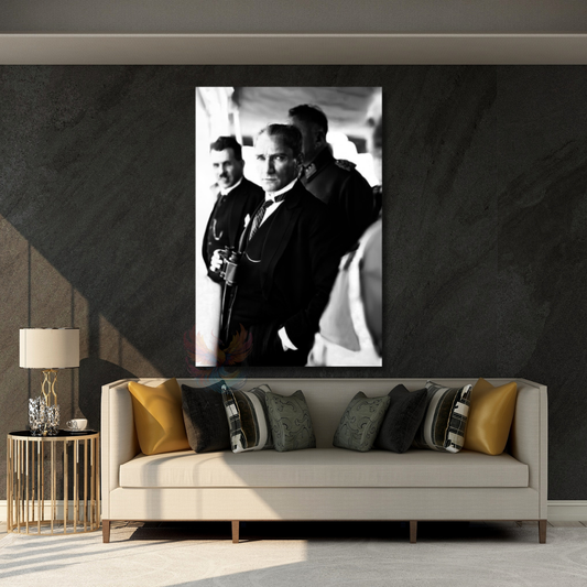 Dürbün Tutan Atatürk Görseli Kanvas Tablo Siyah Beyaz Atatürk Görseli Dikey Tablo