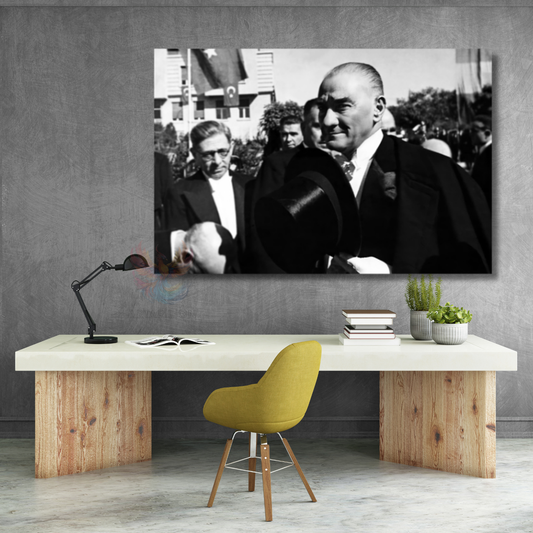 Siyah Beyaz Atatürk Kanvas Tablo Şapka Tutan Atatürk Tablosu Ofis Tablosu Duvar Dekoru