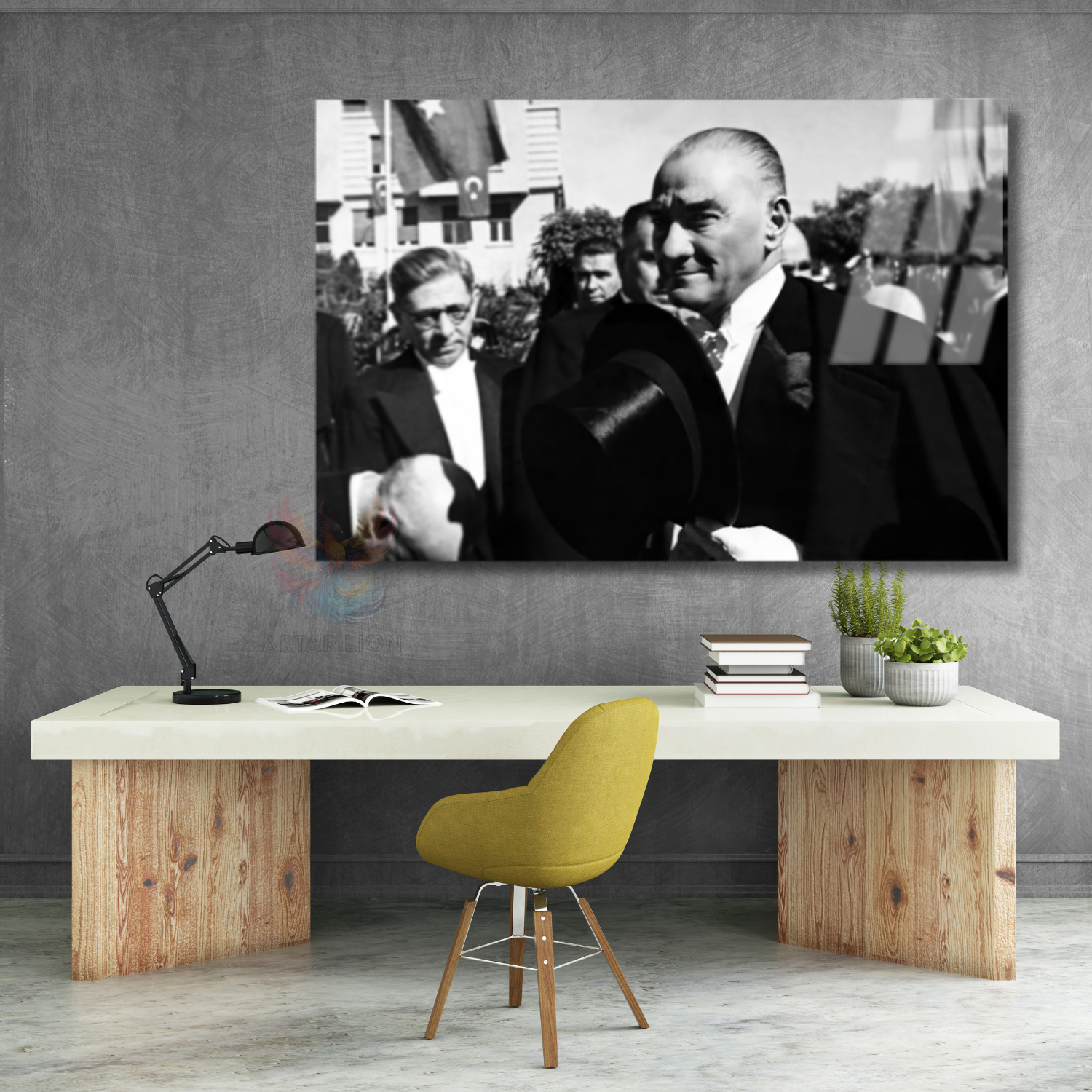 Siyah Beyaz Atatürk Şapka Tutan Cam Tablo