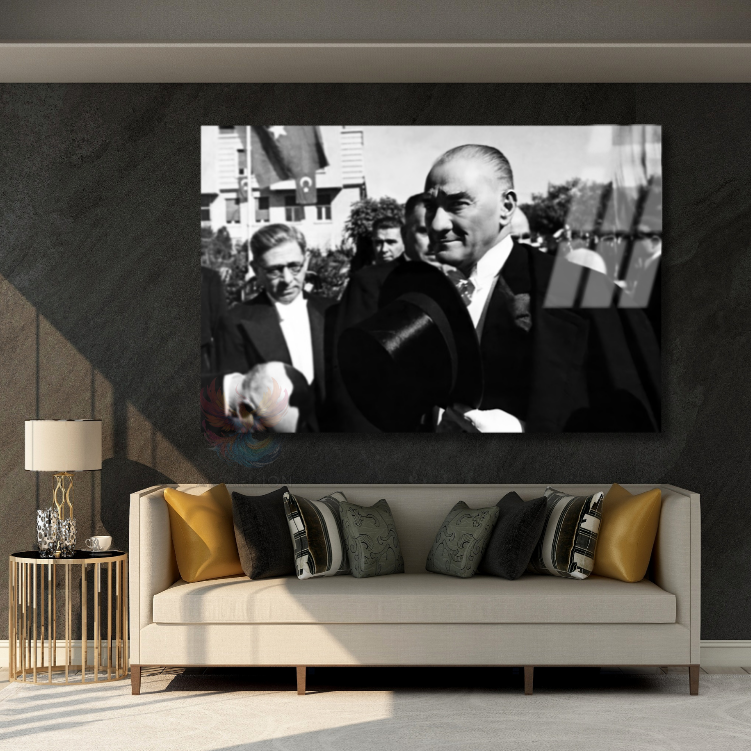 Siyah Beyaz Atatürk Şapka Tutan Cam Tablo