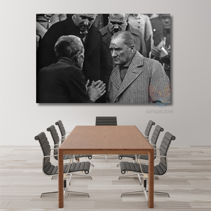 Atatürk ve Halk Temalı Siyah Beyaz Kanvas Tablo Modeli Yatay Duvar Tablosu