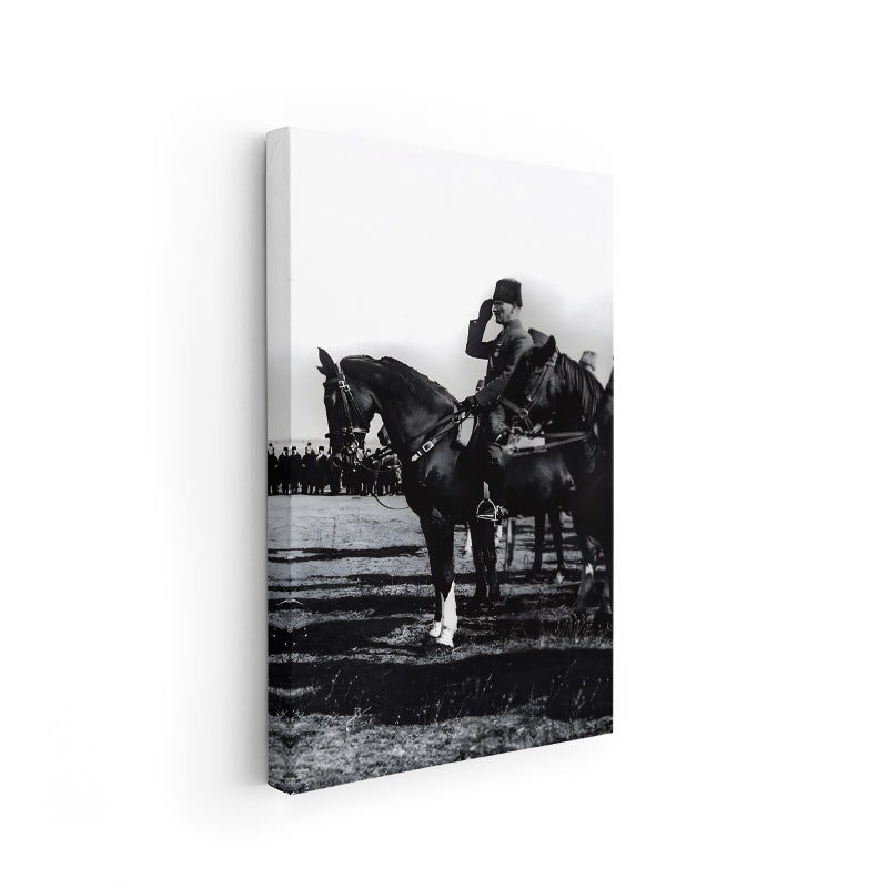 Siyah Beyaz Atatürk At Üstünde Modern Dikey Kanvas Tablo